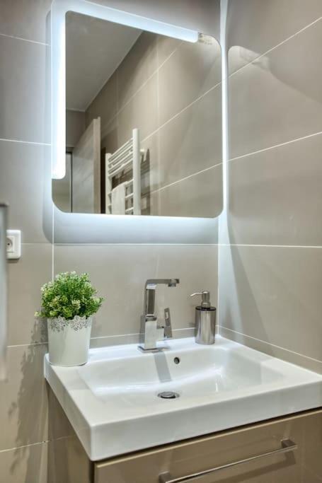 Amazing Apart New Bastille 3 Bedrooms 2 Bathrooms Párizs Kültér fotó